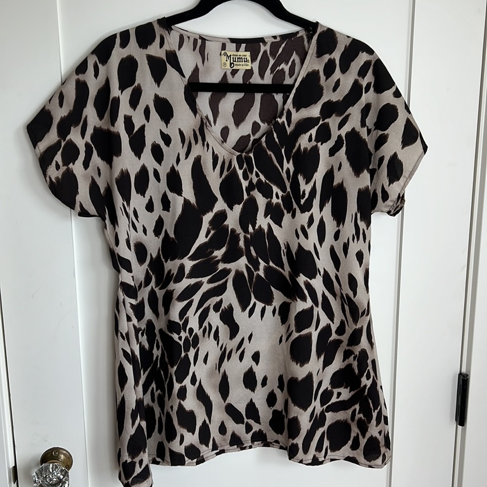 🕶️Show Me Your Mumu Neutral Animal Print Blouse Medium